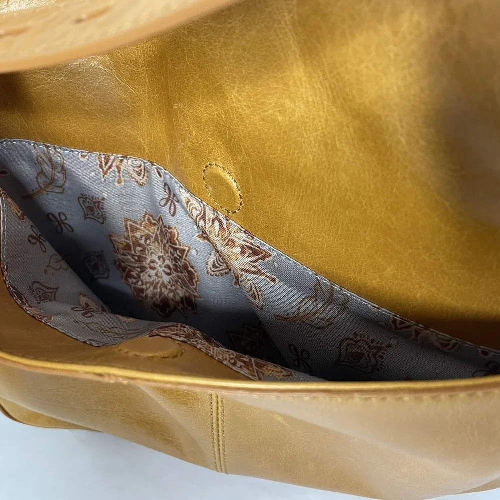 Hobo Leather Crossbody Bag Purse Handbag Honey Caramel Color Zip Pockets